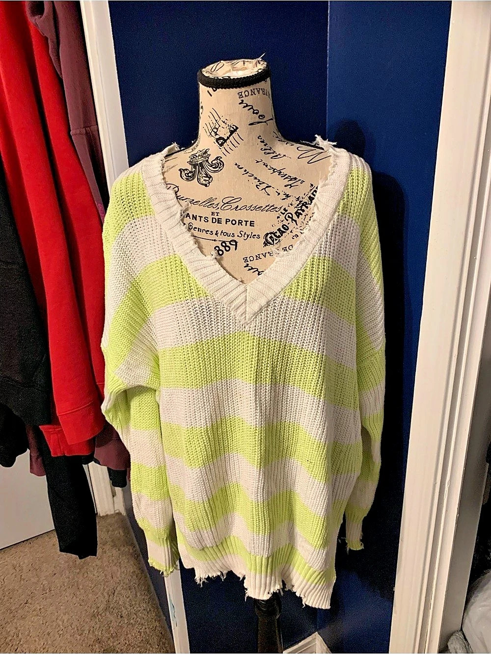 Forever 21 Striped V-Neck Sweater in Green & White Size Large